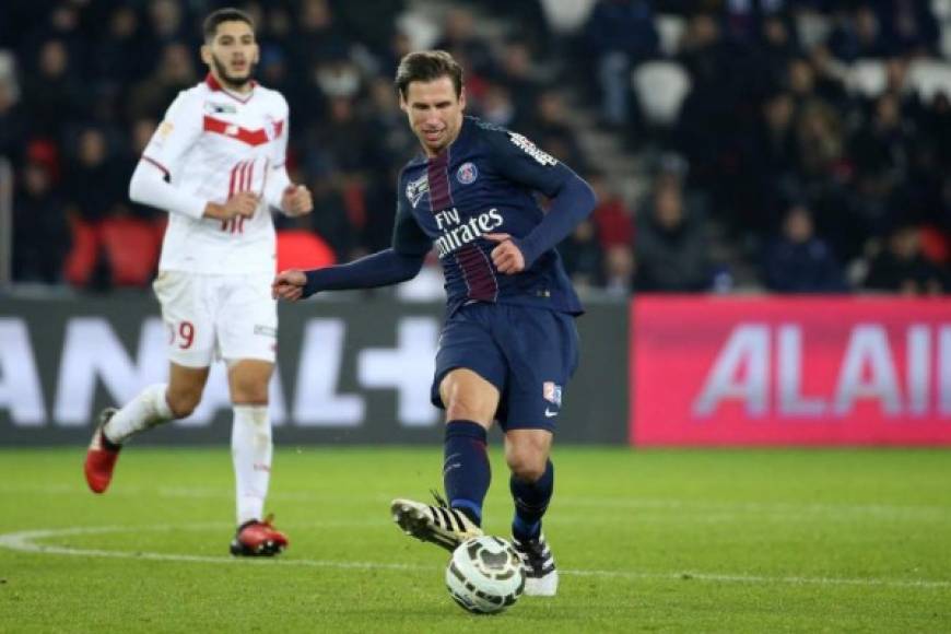 La Gazzeta dello Sport ha avanzado que el Inter de Milán habría tenido un primer contacto con el París Saint-Germain para interesarse sobre la situación del ex sevillista Grzegorz Krychowiak. Desde el club francés no descartan su salida si la oferta económica es importante. El jugador tiene contrato en vigor hasta 2021.