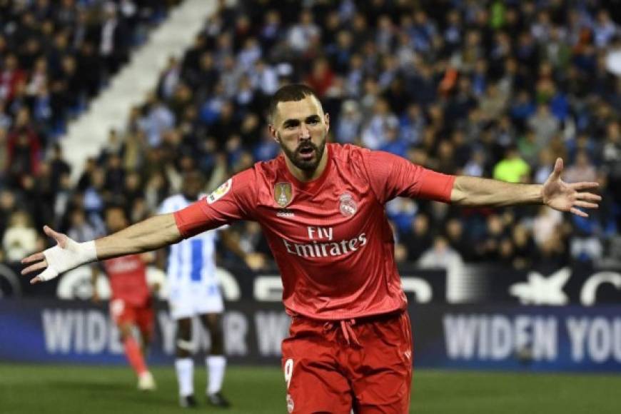 Así festejó su gol 18 en lo que va de la campaña el francés Benzema.