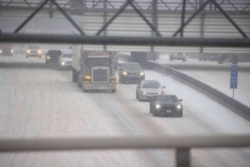 Algunos lugares incluso sufrieron caídas de temperatura de hasta -18 grados centígrados este fin de semana, mientras que Houston alcanzó los -9 grados.