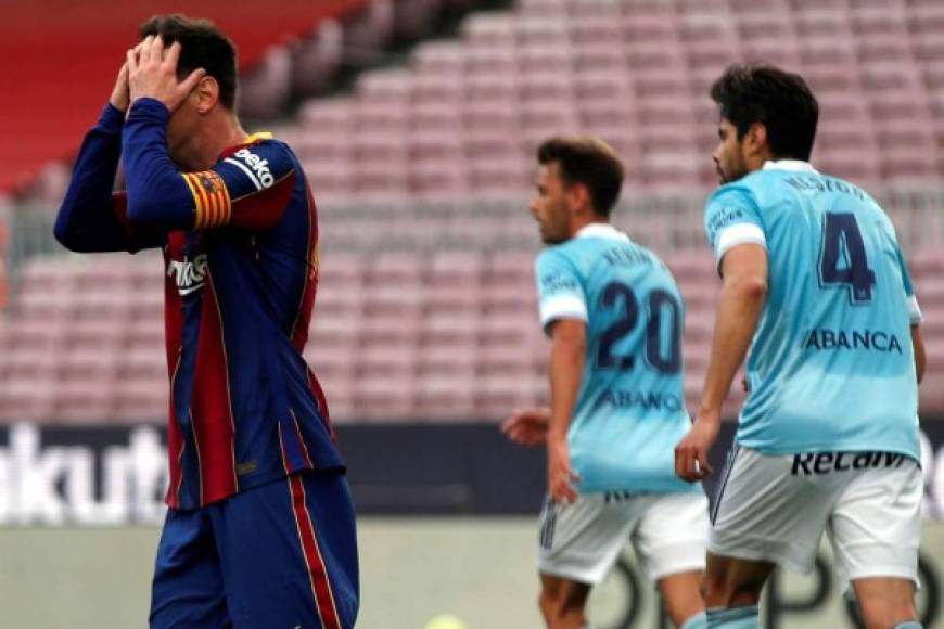 Messi se lamenta luego de una oportunidad perdida por el Barcelona.