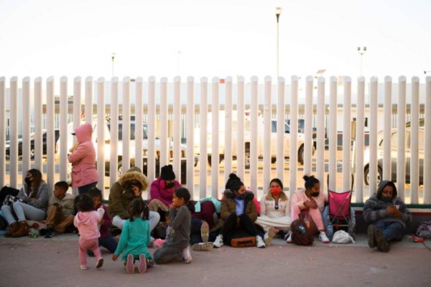 TOPSHOT - Asylum seekers wait outside the El Chaparral border crossing port as they wait to cross into the United States in Tijuana, Baja California state, Mexico on February 19, 2021. - The Biden administration plans to slowly allow 25,000 people with active cases seeking asylum into the US previously enrolled in the Migrant Protection Protocols program, known as 'Remain in Mexico,' with community organizations testing for Covid-19 and providing hotels to quarantine migrants upon arrival during the pandemic. (Photo by Patrick T. FALLON / AFP)