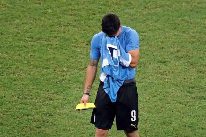 Al delantero de Uruguay no le salió nada en el partido de la Copa América ante Perú. Le anularon un gol por fuera de juego y después fue el único que falló el penal en la tanda decisiva. Al final, Luis Suárez no pudo contener las lágrimas.