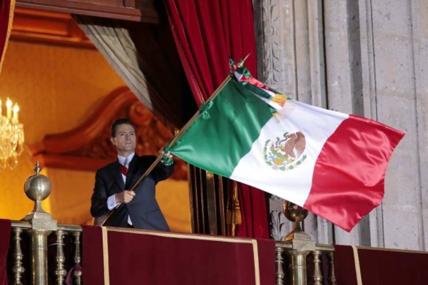 Enrique Peña Nieto durante el tradicional grito.