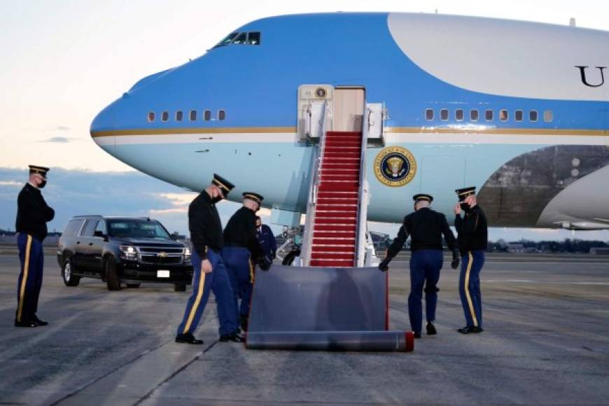 TOPSHOT - Preparations are made at Joint Base Andrews in Maryland for the departure of outgoing US President Donald Trump on January 20, 2021. - President Trump travels to his Mar-a-Lago golf club residence in Palm Beach, Florida, and will not attend the inauguration for President-elect Joe Biden. (Photo by ALEX EDELMAN / AFP)