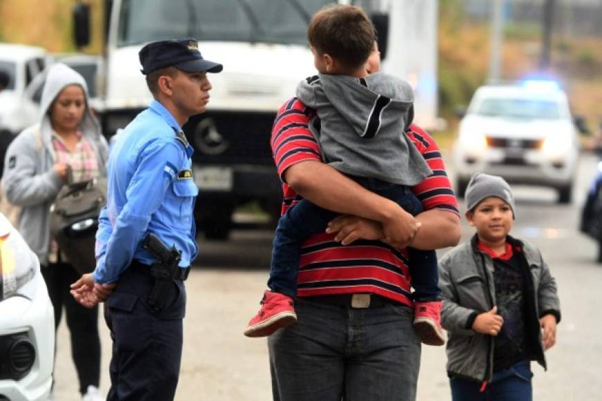 Desde la primera caravana, de octubre de 2018, y otra de enero de este año, las autoridades hondureñas han venido difundiendo campañas con llamamientos a no viajar de manera irregular por el peligro que implica por las bandas criminales y traficantes de personas.