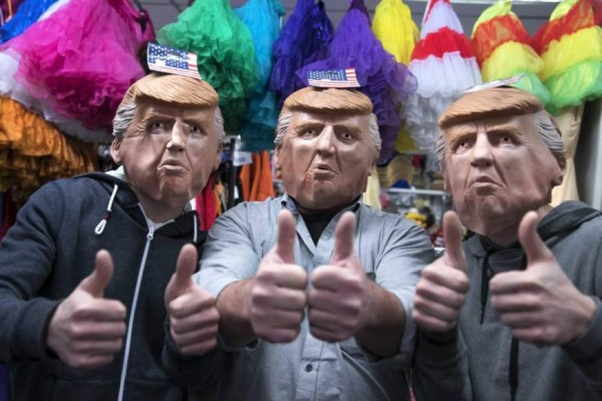En Holanda, las caretas de Trump, se encuentran entre los artículos más vendidos del carnaval en Maastrich.