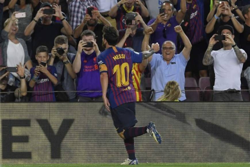 Otra toma del festejo de Messi por su golazo de tiro libre.