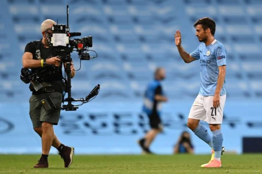 David Silva, que entró de cambio, jugó su último partido como jugador del Manchester City en el Etihad Stadium, ya que no seguirá en el club inglés. El siguiente compromisó del equipo será en Lisboa, donde se jugará la próxima fase de la Champions League.