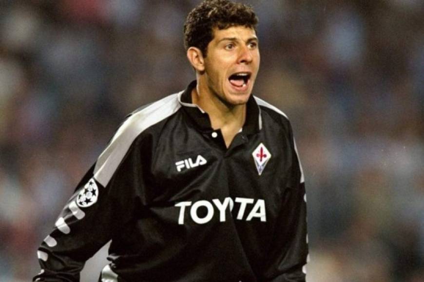 9- Francesco Toldo: En 2001 el ya retirado portero italiano fue un bombazo en el mercado de fichajes. La Fiorentina aceptó traspasarlo al Inter de Milan a cambio de 26.5 millones de euros.