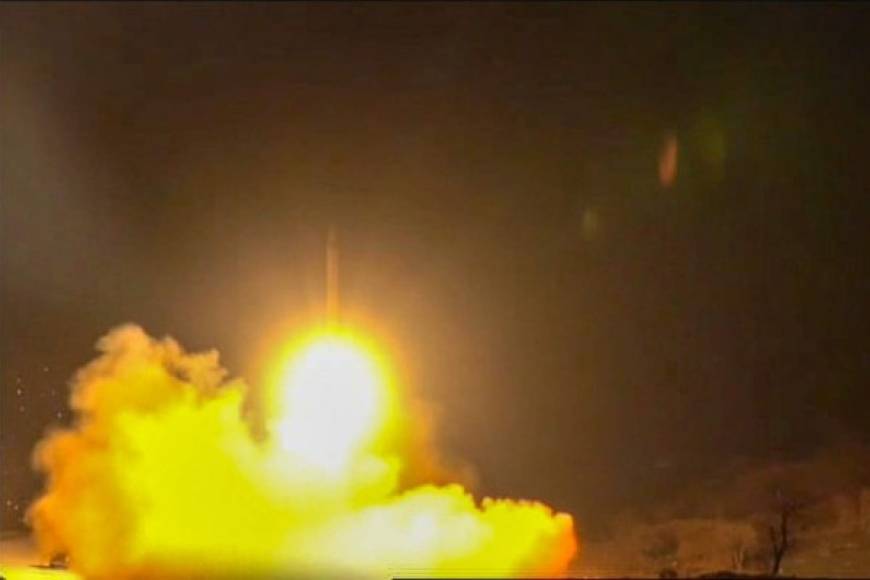 An image grab from footage obtained from the state-run Iran Press news agency on January 8, 2020 allegedly shows rockets launched from the Islamic republic against the US military base in Ein-al Asad in Iraq the prevous night. - Iran fired 'more than a dozen' ballistic missiles, against two airbases in Iraq where US and coalition forces are based, the Pentagon said. 'At approximately 5.30 pm (2230 GMT) on January 7, Iran launched more than a dozen ballistic missiles against US military and coalition forces in Iraq,' Assistant to the Secretary of Defense for Public Affairs Jonathan Hoffman said in a statement. (Photo by - / IRAN PRESS / AFP) / RESTRICTED TO EDITORIAL USE - MANDATORY CREDIT - AFP PHOTO / HO / IRAN PRESS NO MARKETING NO ADVERTISING CAMPAIGNS - DISTRIBUTED AS A SERVICE TO CLIENTS FROM ALTERNATIVE SOURCES, AFP IS NOT RESPONSIBLE FOR ANY DIGITAL ALTERATIONS TO THE PICTURE'S EDITORIAL CONTENT, DATE AND LOCATION WHICH CANNOT BE INDEPENDENTLY VERIFIED - NO RESALE - NO ACCESS ISRAEL MEDIA/PERSIAN LANGUAGE TV STATIONS/ OUTSIDE IRAN/ STRICTLY NI ACCESS BBC PERSIAN/ VOA PERSIAN/ MANOTO-1 TV/ IRAN INTERNATIONAL /