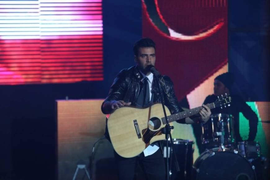 El cantante y actor Jencarlos Canela hizo vibrar a las chicas capitalinas anoche.