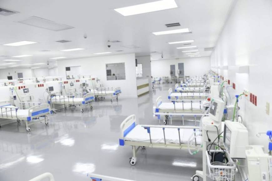 El presidente de El Salvador, Nayib Bukele, inauguró este domingo la primera fase del hospital más grande de América Latina para atender a pacientes con Covid 19 tras 100 días de construcción y equipamiento.