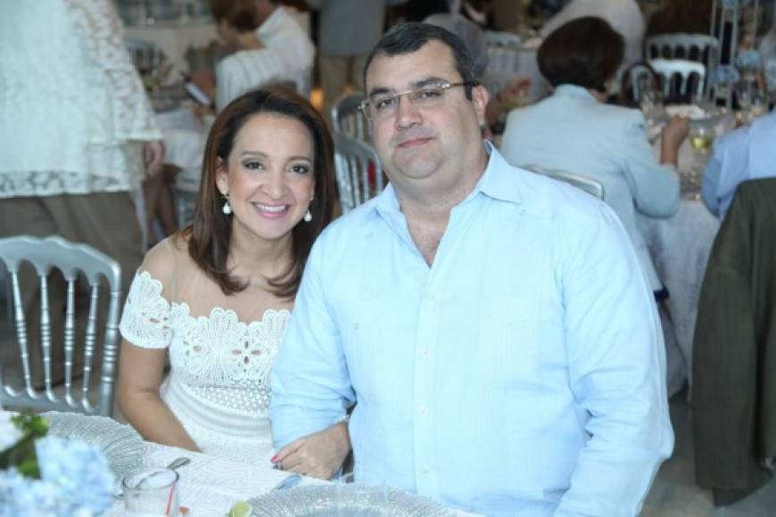 Claudia y Sergio Rovelo.