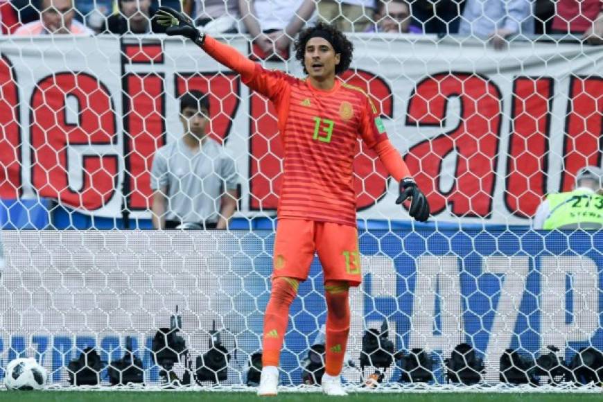 El guardameta de la Selección Mexicana, Guillermo Ochoa, podría cambiar de aires en Europa para la siguiente temporada. El cancerbero azteca saldría del Standard de Lieja de Bélgica y se menciona que el Napoli de Italia lo quiere.