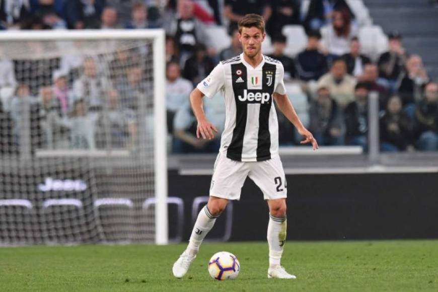 Según informa Tuttosport, el defensor italiano Daniele Rugani de la Juve ha sido ofrecido al Barcelona para el centro de la defensa. El central está en el mercado y la Juve ve el equipo azulgrana como un destino ideal.