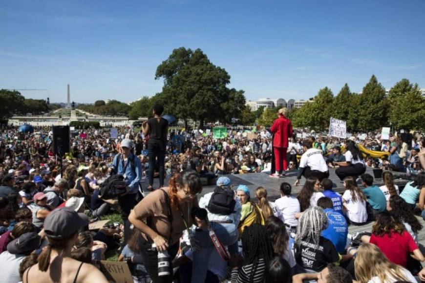 Miles de jóvenes se congregaron en la capital estadounidense, Washington D.C. con ocasión de la huelga por el cambio climático.