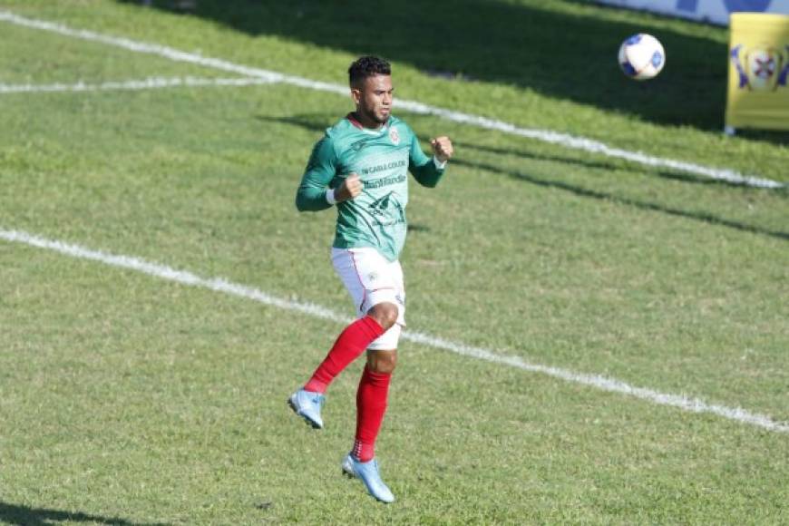 Carlos Discua celebrando su gol de penal que le dio el triunfo al Marathón sobre Honduras Progreso.