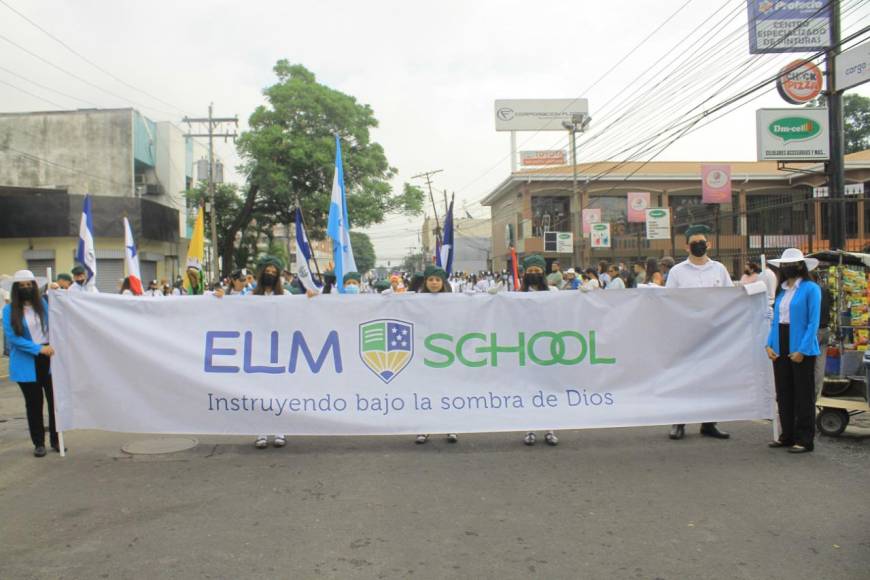 La escuela privada Elim School de la colonia El Limonar también atendió el llamado de la Secretaria de Educación para desfilar en estas fiestas patrias.