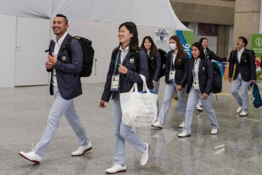 Las delegaciones ya comenzaron a llegar. El equipo olímpico de Japón arribó ayer a Rio. Cientos de obreros trabajan haciendo reparaciones y 'pruebas de estrés' en cada de uno de los 3.600 apartamentos de este conjunto de 31 edificios, que espera recibir unas 20.000 personas.