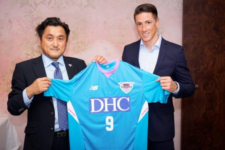 Fernando Torres desveló su destino después de dejar el Atlético de Madrid. El 'Niño' anunció en un acto en uno de sus gimnasios que jugará en Japón, en concreto en el Sagan Tosu, club con el que se ha comprometido por una temporada y media (la Liga japonesa se disputa en el año natural), con una opción de prolongar el contrato por una más, hasta diciembre de 2020.