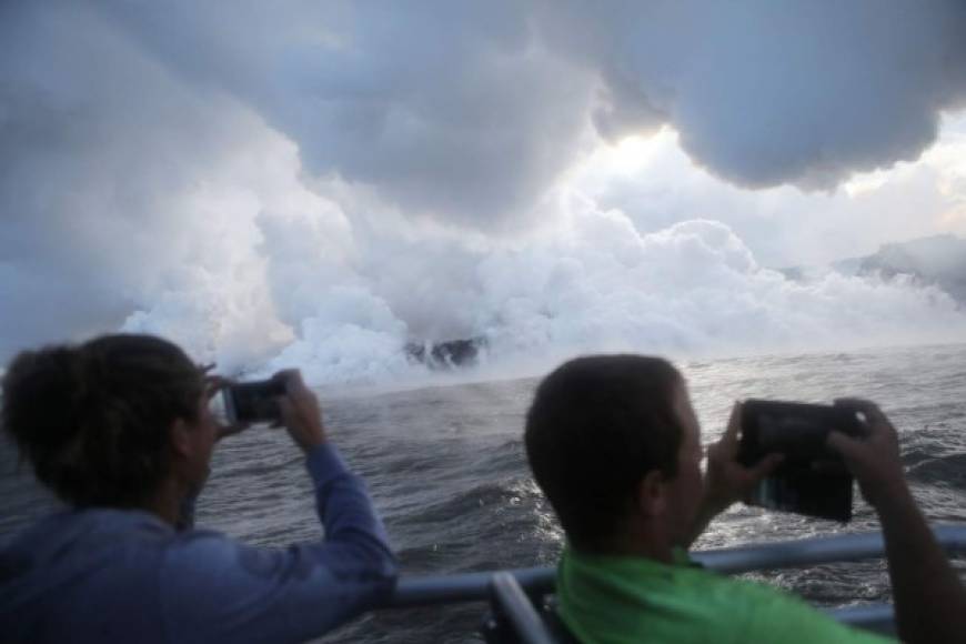 Los científicos coinciden en que de ocurrir una gran erupción no habría pérdidas de vida, pues las áreas residenciales más expuestas han sido evacuadas y la región donde está el volcán (en el sureste de la isla) es de muy baja población.