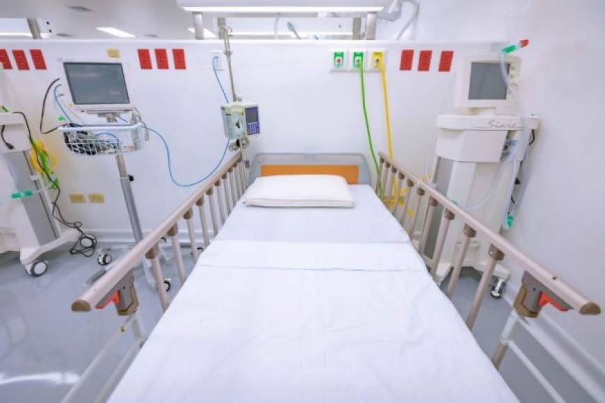 El centro de salud dispondrá inicialmente de 400 camas, entre ellas 105 de unidades de cuidados intensivos y 295 de cuidados intermedios.