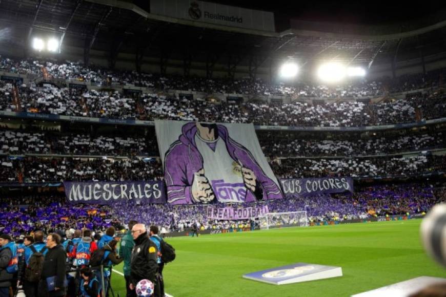 El mosaico y pancartas de aficionados del Real Madrid en apoyo al equipo ante Manchester City.