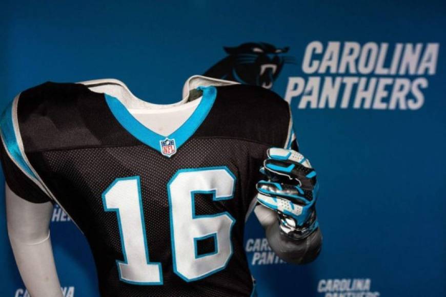 Carolina Panthers también exhibe el traje con el que quieren hacer historia y lograr el primer anillo para la franquicia. Foto: Jason O. Watson (AFP)