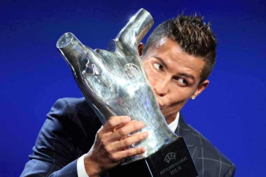 Cristiano Ronaldo fue elegido como el mejor jugador de la UEFA 2015-16.