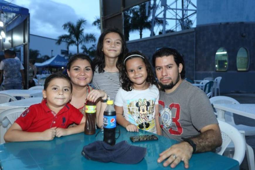 Pepsi se encargó de crear espacios para la sana y segura convivencia de las familias sampedranas en esta feria.