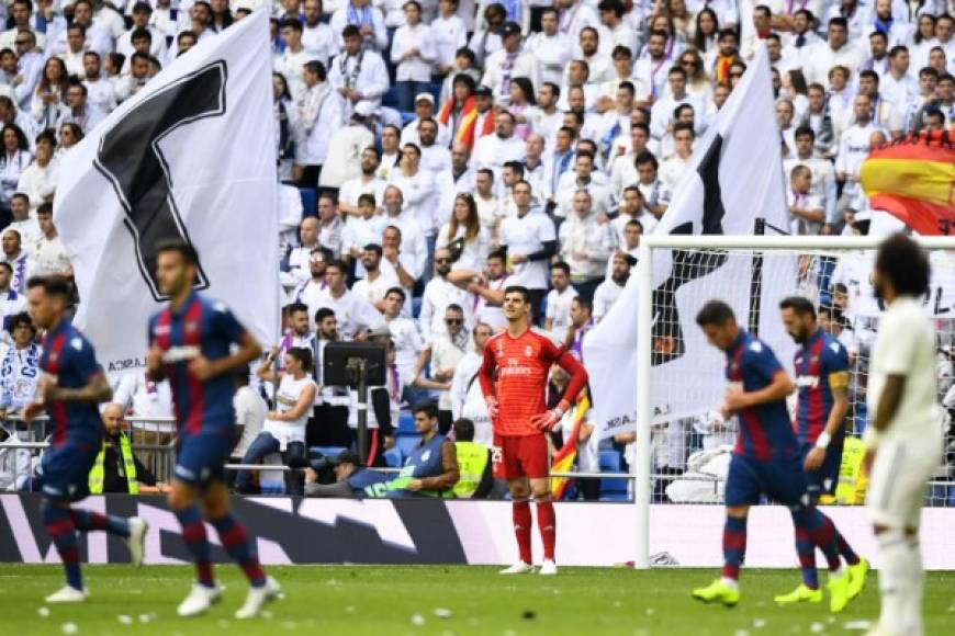 Thibaut Courtois, incrédulo tras el primer gol del Levante.