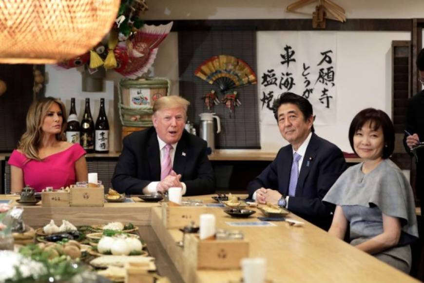Trump y Melania fueron agasajados con una cena tradicional japonesa por parte de sus anfitriones.