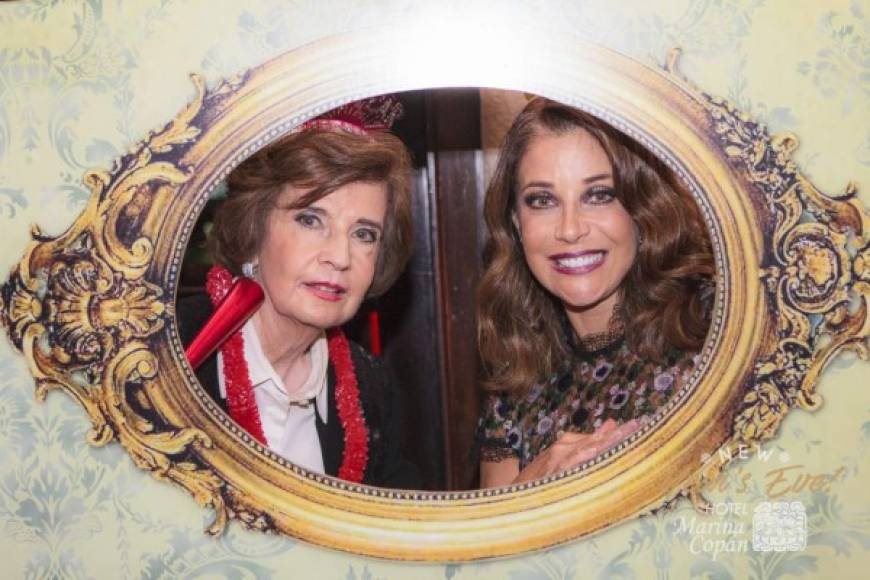 Bellísimas, Nennette Medina y Elena Lázarus.