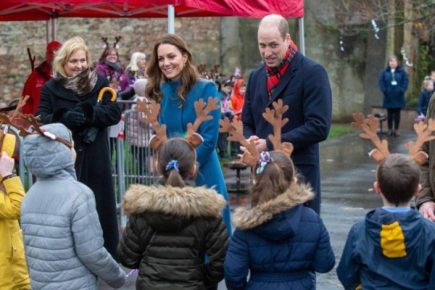 El desplante de Harry y Meghan a la familia real ha sido duramente criticado por los medios británicos, que ven en William y Kate las esperanzas de mantener la monarquía en pie.