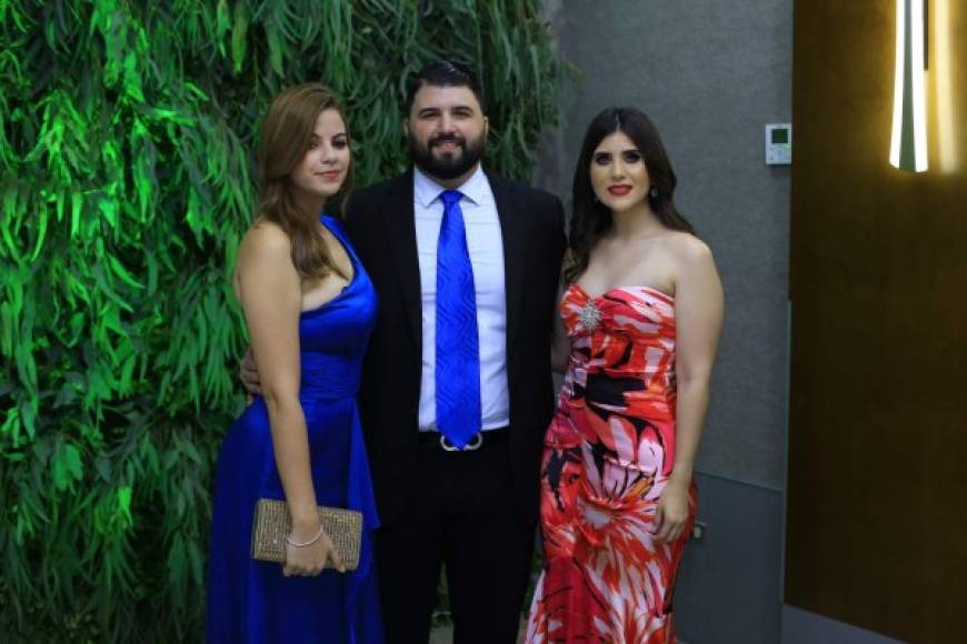 Gabriela Puerto, Wilmer y Paulette Montoya.