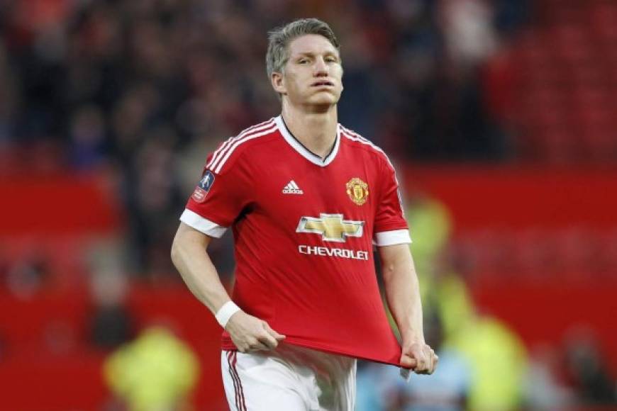 Bastian Schweinsteiger no está gozando de muchos minutos en el Manchester United y este detalle no ha pasado desapercibido para muchos equipos. Uno de ellos, el Santos de Brasil, club que ha desvelado sin problema su interés por el jugador alemán. 'Es hora de que nuestra Liga se abra al mercado europeo. Le dije a mi presidente que hiciera una oferta a Schweinsteiger', declaró Dorival Junior, el entrenador del conjunto brasileño.