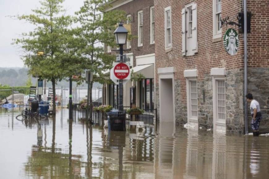 En Virginia ya se comenzaron a sentir los estragos del ciclón con fuertes lluvias que han provocado las primeras inundaciones.