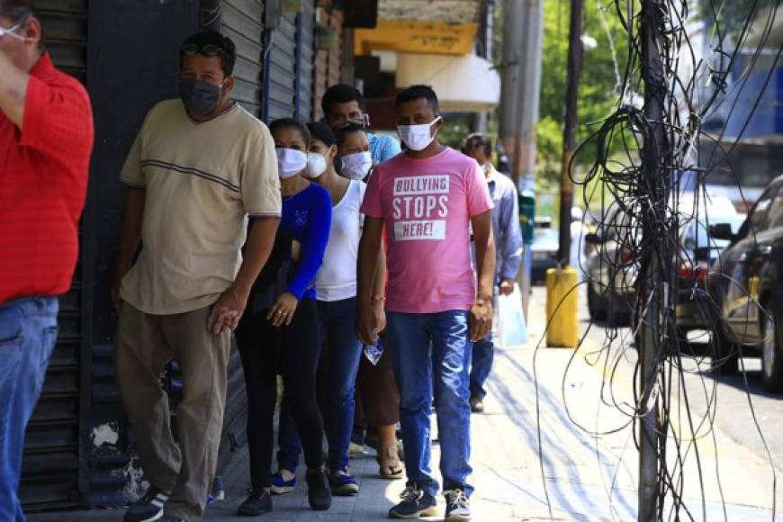 Este día están habilitados para circular, según la ordenanza del gobierno, los ciudadanos con las terminaciones 7,8,9 y 0 de la tarjeta de identidad.