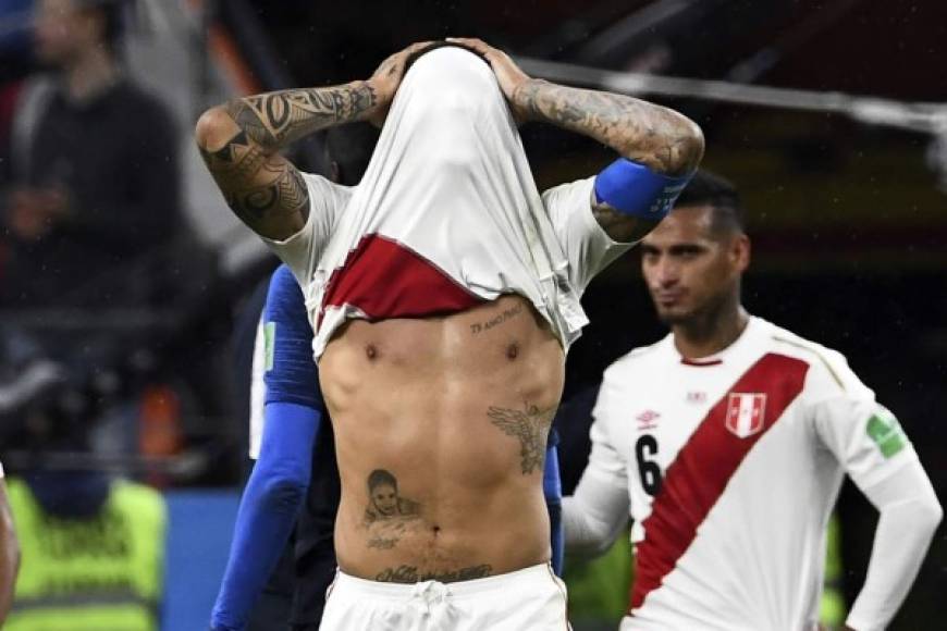 La estrella peruana Paolo Guerrero se mostró muy afectado por la eliminación de Perú. Foto AFP