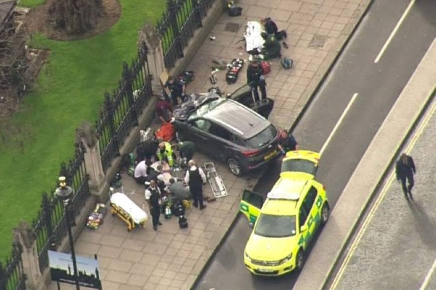 Un atentado terrorista estremeció a Londres el miércoles pasado. Cinco personas murieron y otras 20 resultaron heridas luego de que un yihadista atropellara con su camioneta a varias personas en el puente de Westminster y luego apuñalara a un policía en el Parlamento Británico.