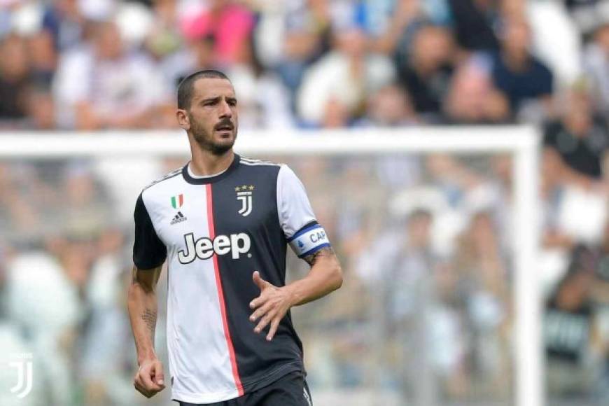 Leonardo Bonucci: Defensor central de amplia experiencia. Cuenta con 32 años de edad y es un líder en la zona defensiva.