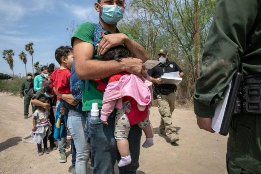 Biden afirmó que Estados Unidos está permitiendo el ingreso de varias familias de migrantes porque México se niega a aceptar su regreso.