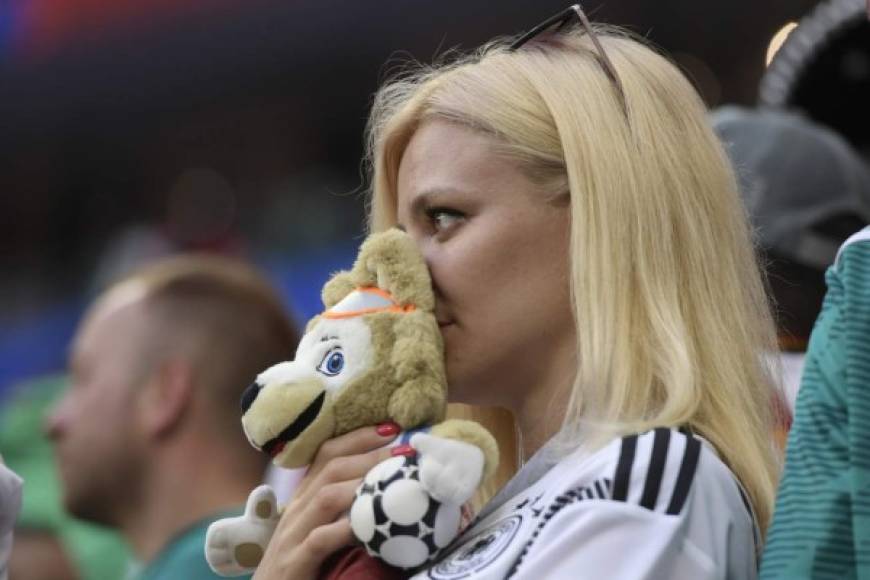 Así reaccionó esta guapa alemana ante la derrota de su Selección frente al combinado mexicano.