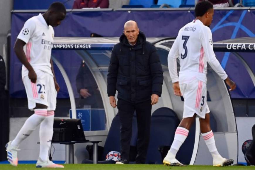 Zinedine Zidane fue el principal señalado tras la dolorosa derrota que sufrió el Real Madrid en la primera jornada de la Champions League.