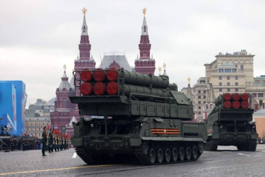 Buk-M3 air defence missile systems move through Red Square during the Victory Day military parade in Moscow on May 9, 2021. - Russia celebrates the 76th anniversary of the victory over Nazi Germany during World War II. (Photo by Dimitar DILKOFF / AFP)