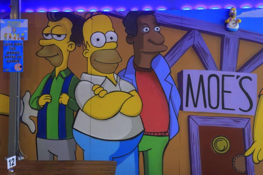 “Aparte de ser fans pensamos que los Simpson eran una temática perfecta para lo que queríamos ofrecer”, expresó una de las propietarias del ingenioso establecimiento.