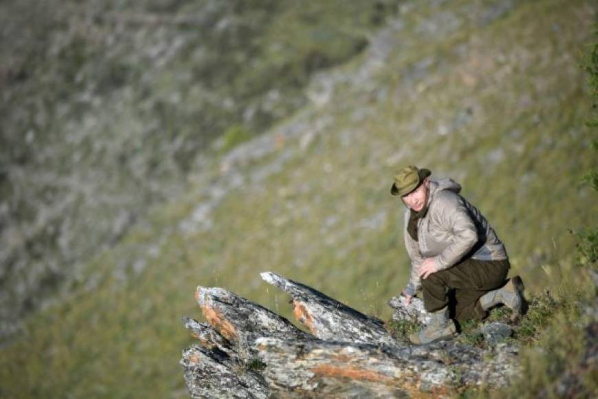 El mandatario excursionista acampó durante el fin de semana en la reserva natural de las montañas de Tuvá, en la región de Siberia Oriental, según confirmó su portavoz, Dmitri Peskov, que difundió imágenes de las cortas vacaciones.