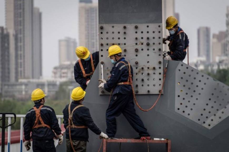 Empleados de la construcción retomaron sus labores este miércoles tras dos meses de paralización total en toda la provincia.