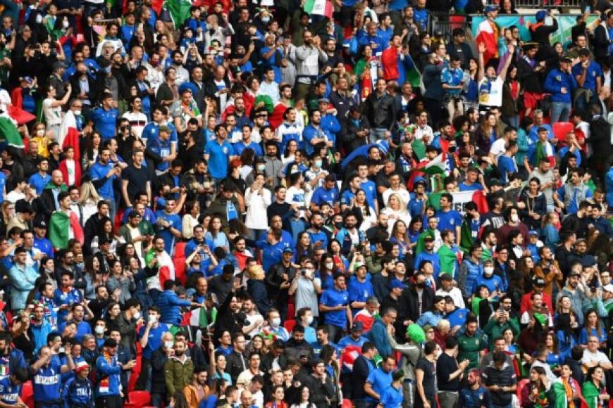 Los italianos fueron mayoría en las graderías del mítico estadio de Wembley.