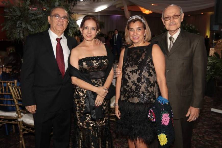 Faiz y Joselinne Gattás con Mirtha y Fernando Álvarez.
